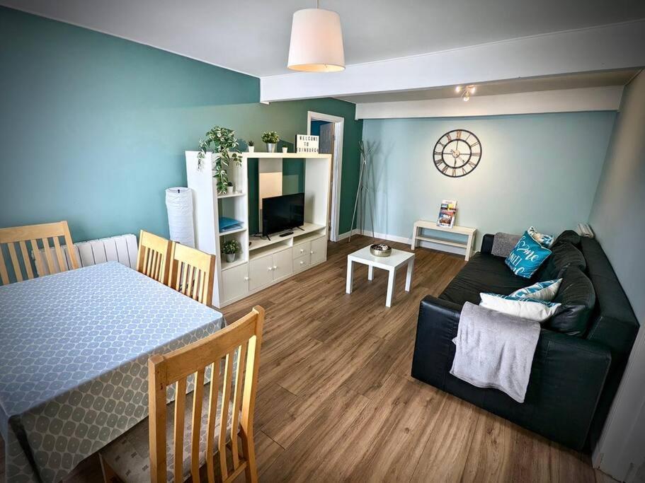 Cosy 2-Bedroom House In Leith Edimburgo Esterno foto